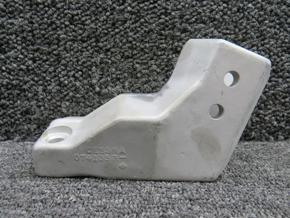 0741053-1 Cessna 182S Main Landing Gear Axle Fitting LH (Bead Blasted)