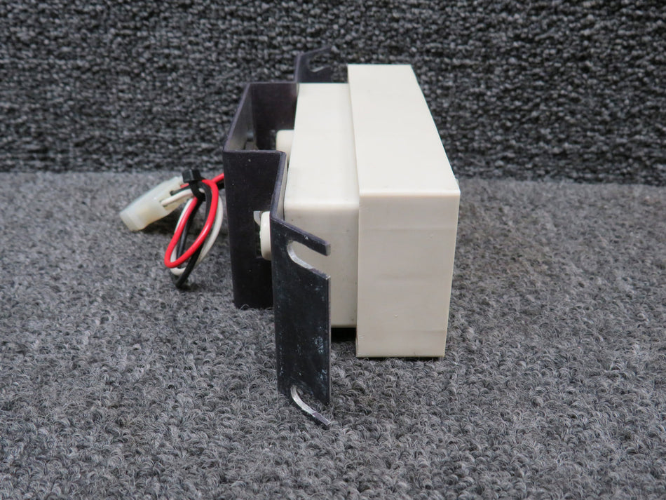 01-0790028-01 Whelen 90028 Strobe Light Assembly with Mounting Bracket