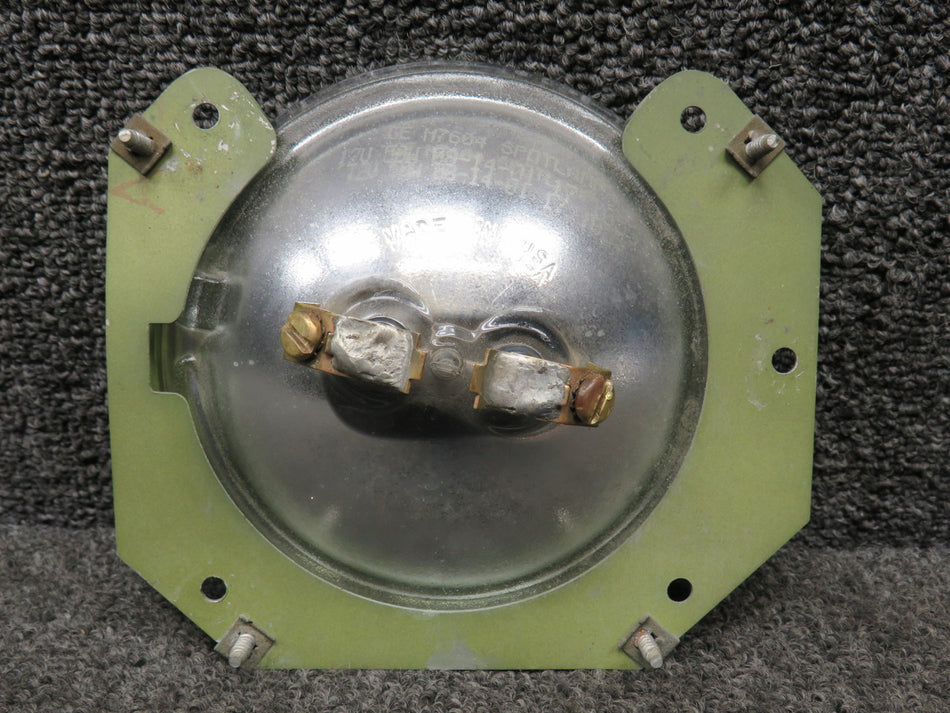 0523118-1, 0423542-6 Cessna 172B Landing Light Assembly with Bracket