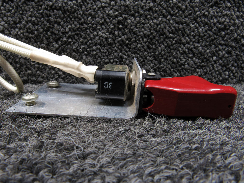 MS35058-22 (Alt: 587-903) Piper PA28RT-201T Switch Assembly with Guard