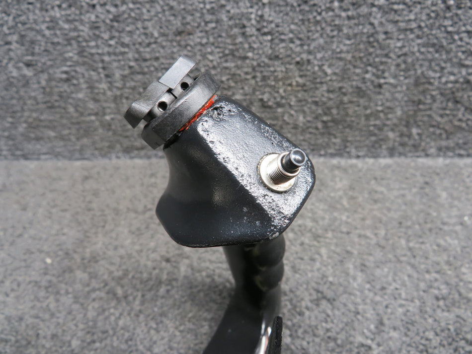 1560010-4 Cessna 210H Control Wheel Assembly with Switches LH (Dia: 1.135”)