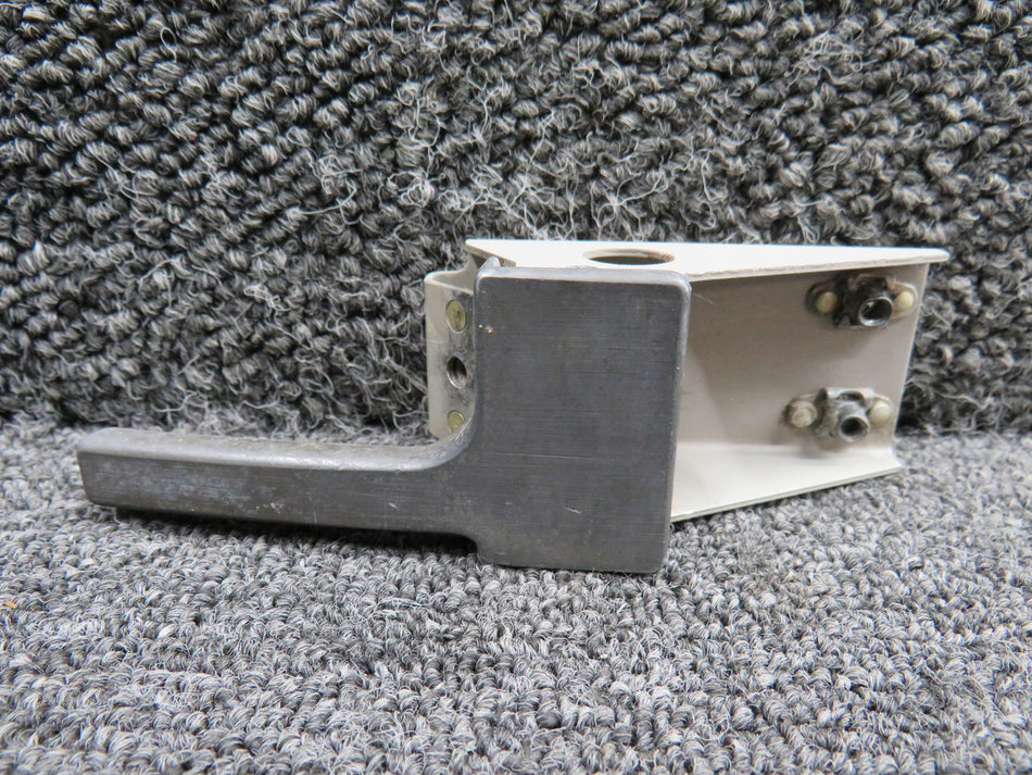 H2532-16 Beechcraft 76 Cabin Door Remote Handle RH