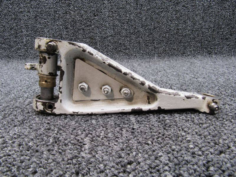 5141005-1 Cessna 421B Main Gear Torque Link Upper LH has Bracket
