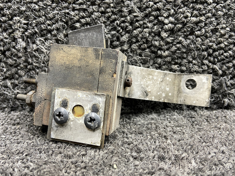 4E1639 Beechcraft 60 Propeller De-Ice Brush Block Assembly
