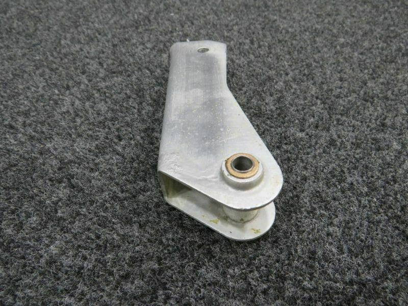 0325119 Cessna 195 Bracket Flap Center