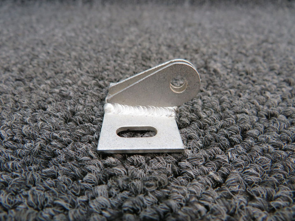 0711039-2 Cessna Hinge Assembly RH (NEW OLD STOCK)