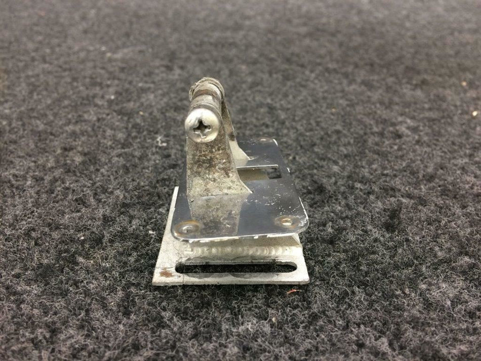 43714-501 Rockwell 112 Bracket LH Door Catch