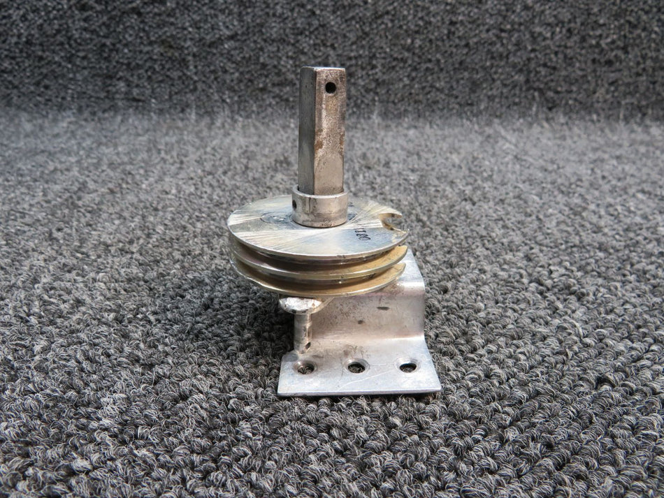 0811548-1 Cessna 310R Door Latch Pulley