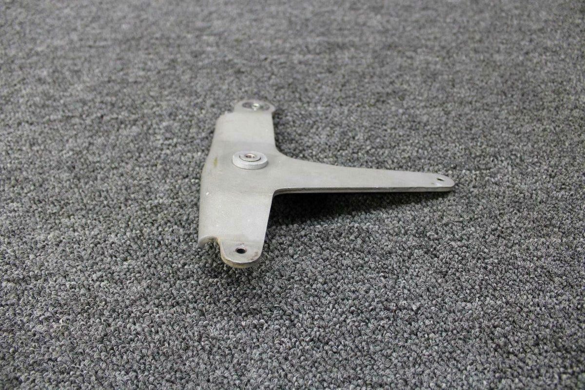 Cessna 0320106-1 Cessna 195 Aileron Bellcrank RH