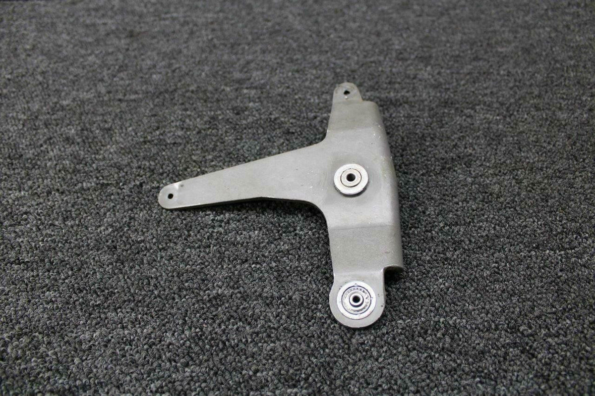 Cessna 0320106-1 Cessna 195 Aileron Bellcrank RH
