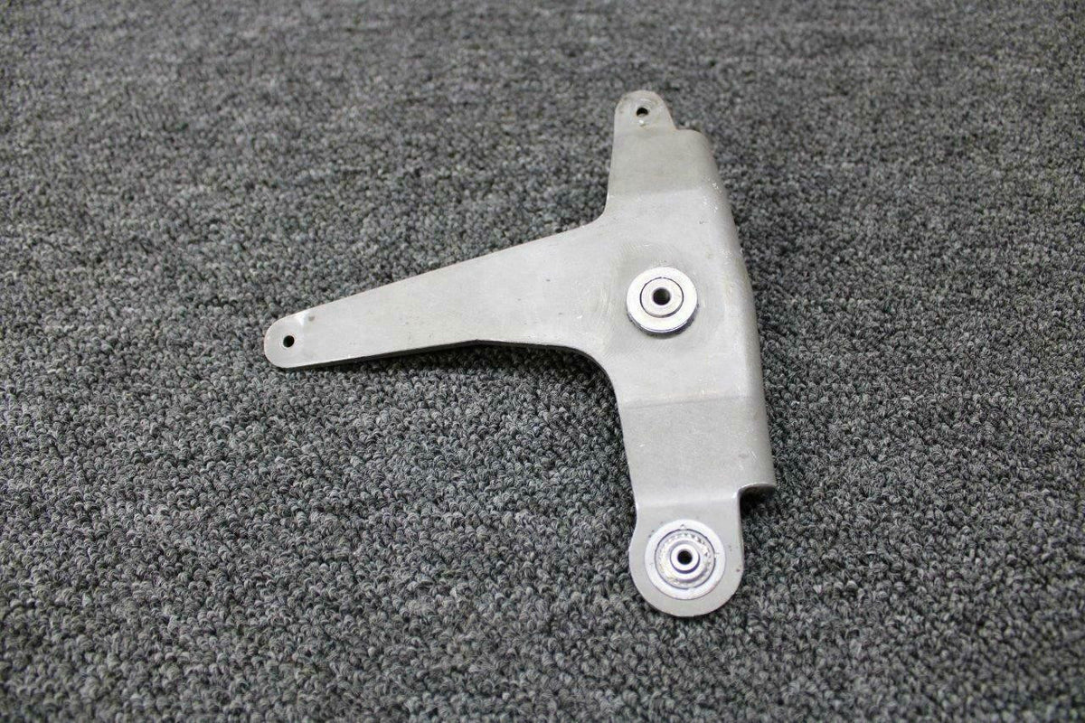 Cessna 0320106-1 Cessna 195 Aileron Bellcrank RH