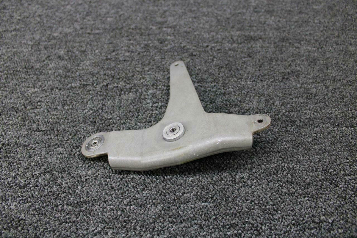 Cessna 0320106-1 Cessna 195 Aileron Bellcrank RH