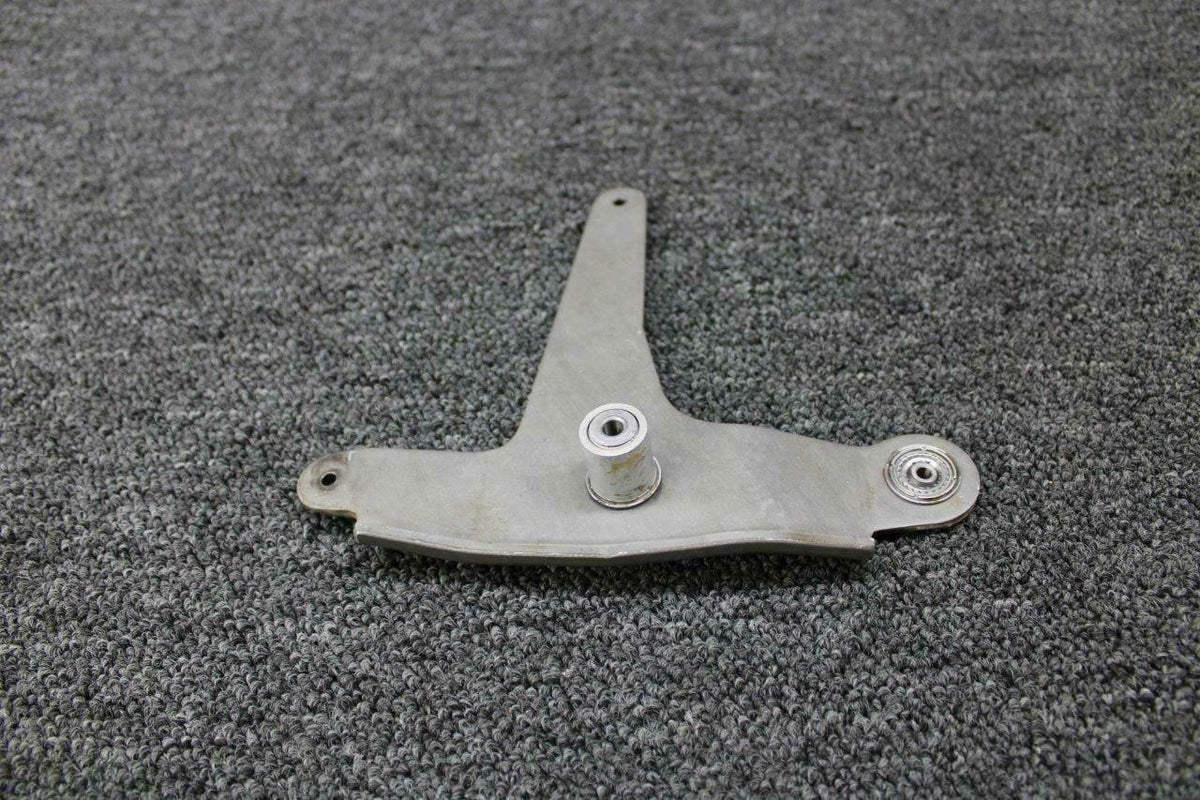 Cessna 0320106-1 Cessna 195 Aileron Bellcrank RH
