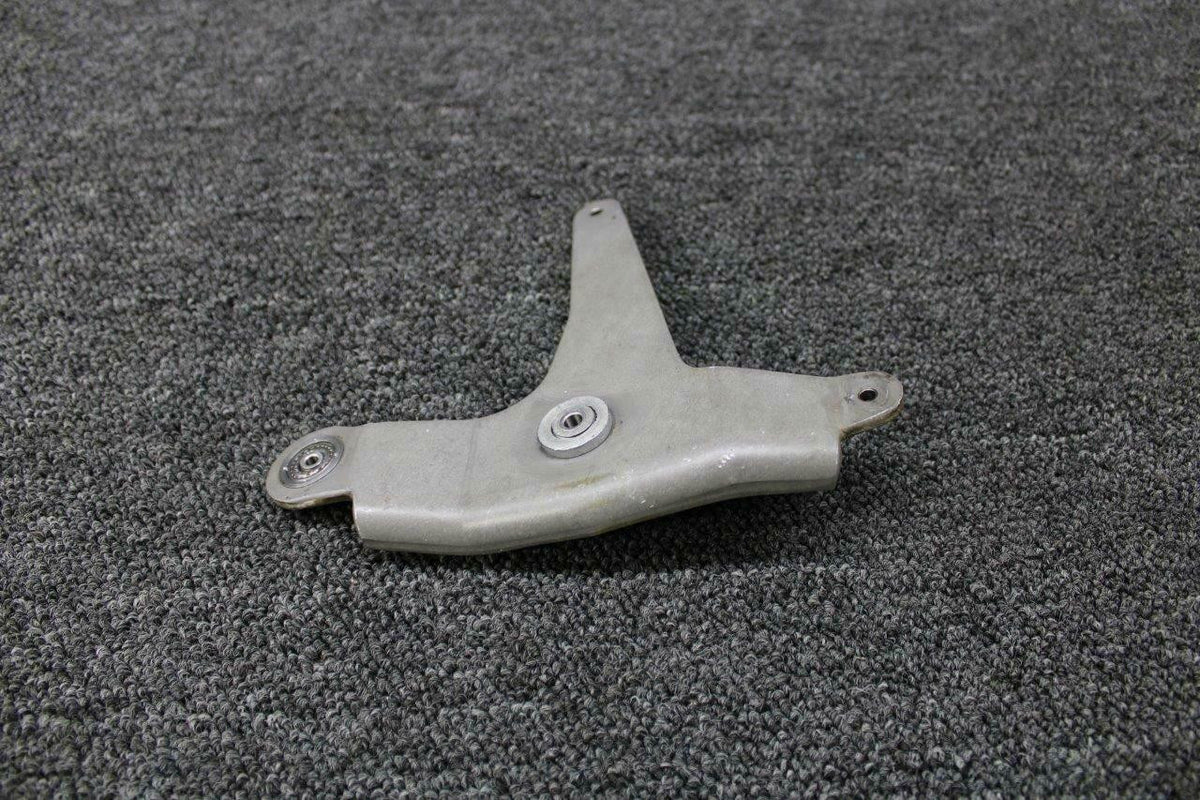 Cessna 0320106-1 Cessna 195 Aileron Bellcrank RH