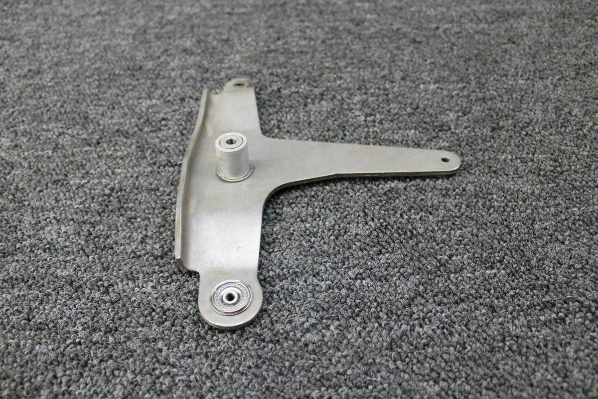 Cessna 0320106-1 Cessna 195 Aileron Bellcrank RH