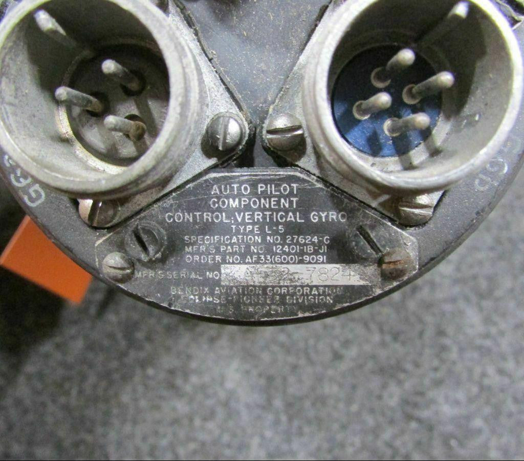 Bendix 124B-001-11 Bendix Auto Pilot Component Control-Vertical Gyro Indicator CORE