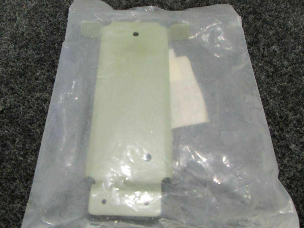 Cessna 0513548-3 Cessna Bracket Assembly NEW OLD STOCK SA