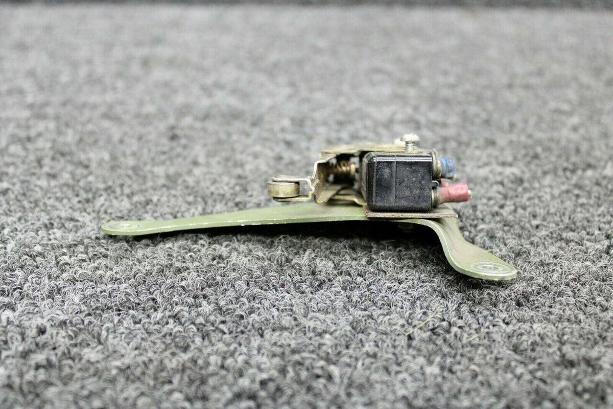 Cessna 2VB1 Cessna 310Q Nose Gear Down Switch W/ Bracket Volts 14-28