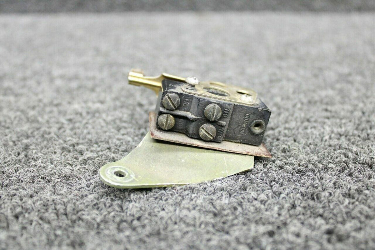 Cessna 2VB1 Cessna 310Q Nose Gear Down Switch W/ Bracket Volts 14-28
