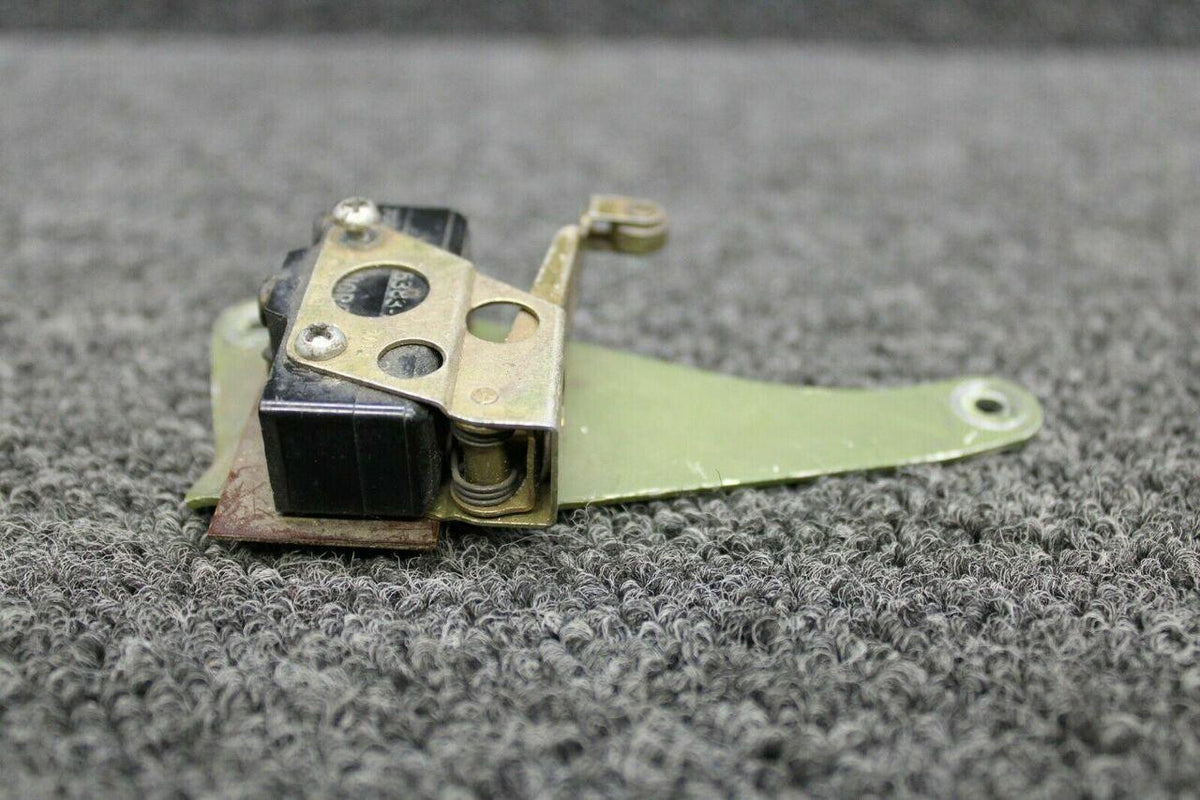 Cessna 2VB1 Cessna 310Q Nose Gear Down Switch W/ Bracket Volts 14-28