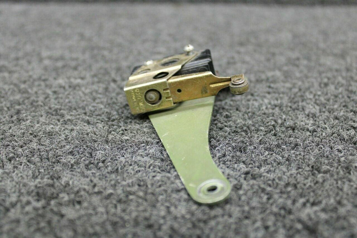 Cessna 2VB1 Cessna 310Q Nose Gear Down Switch W/ Bracket Volts 14-28