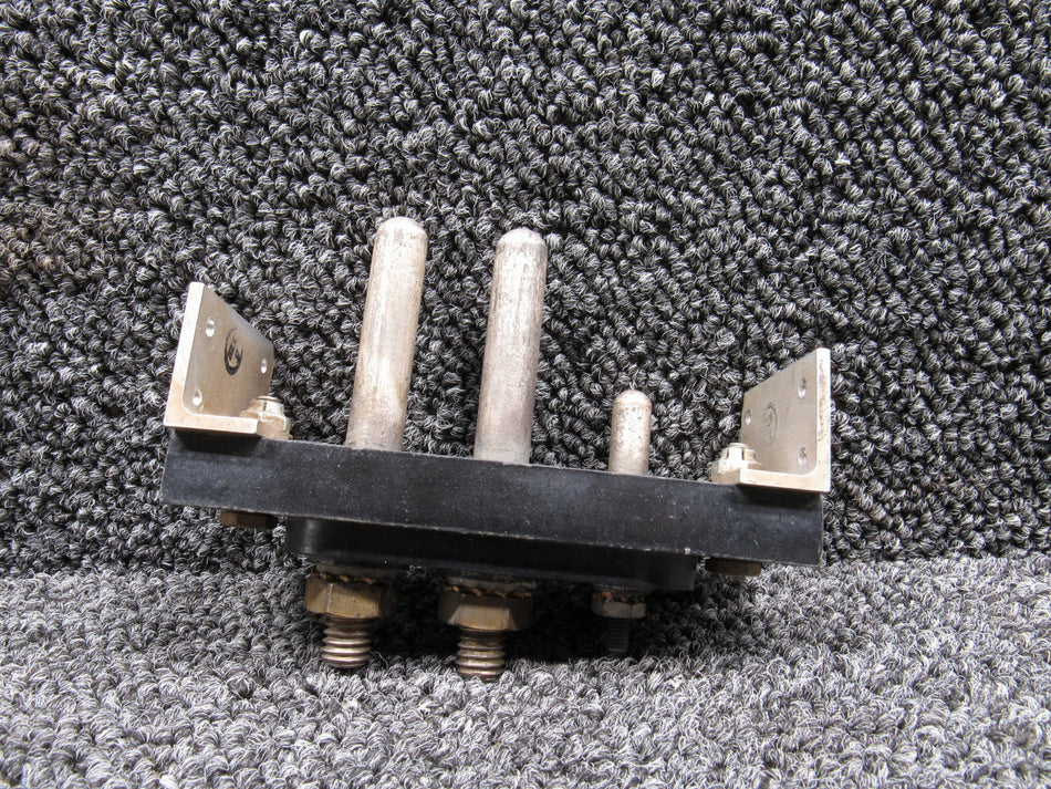 35-036040-37 Beech A36 Receptacle External Power