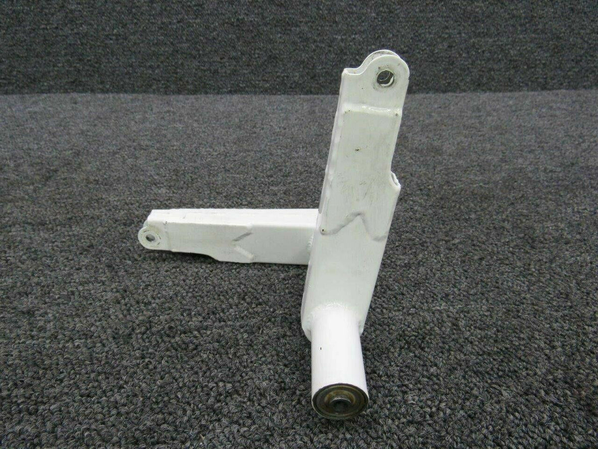 Cessna 2622281-1 Cessna 208B Flap Bellcrank Assy Fwd LH