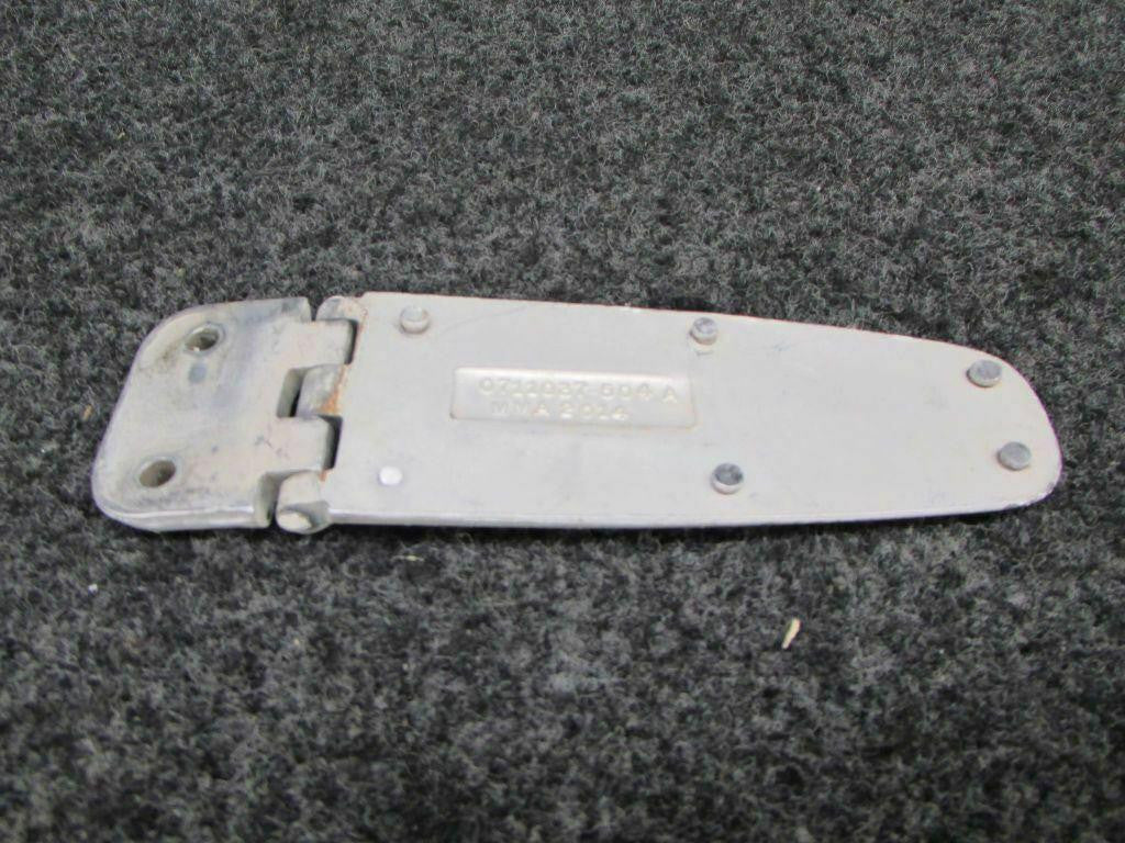 Cessna 0711037-504 Cessna Hinge Lower RH Assembly SA