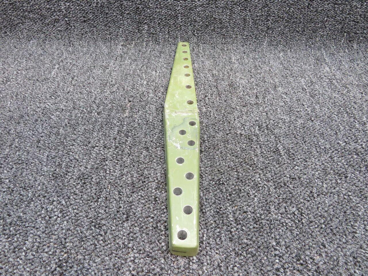 Cessna 0811276-3Use 0811310-1 Cessna 310Q RH Aft Lower Wing Fitting W/ 8130-3