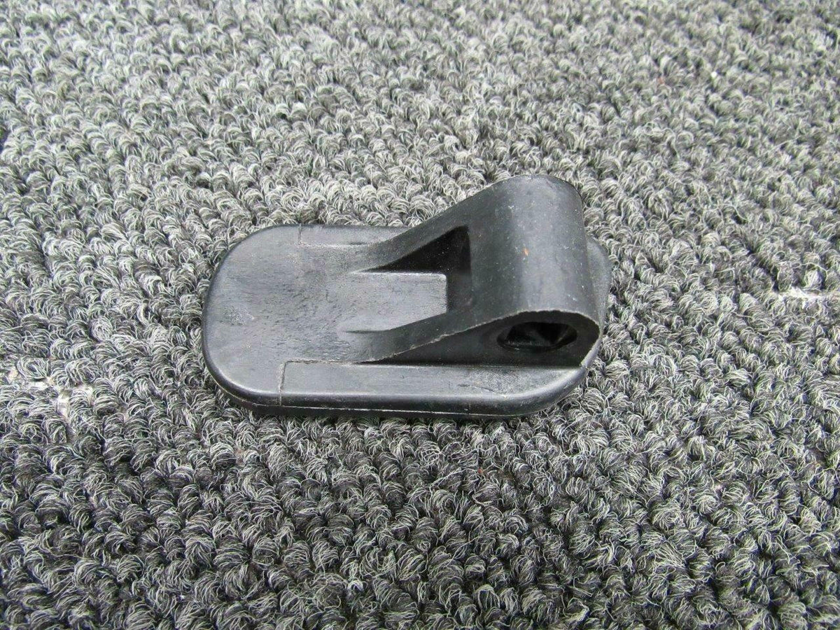 Cirrus 20274-004 Cirrus SR20 Cabin Door Handle RH