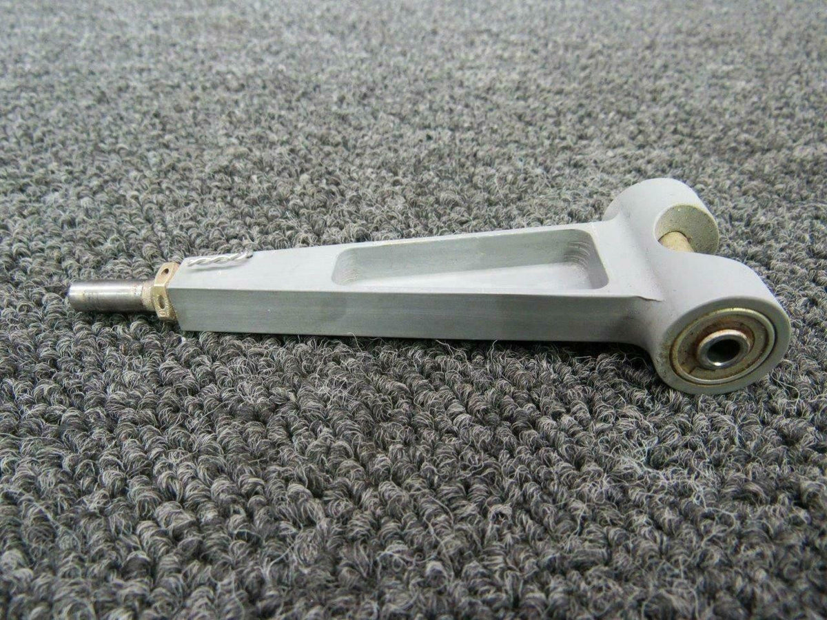 Cirrus 16790-001 Cirrus SR20 Aileron Actuation Arm Assy