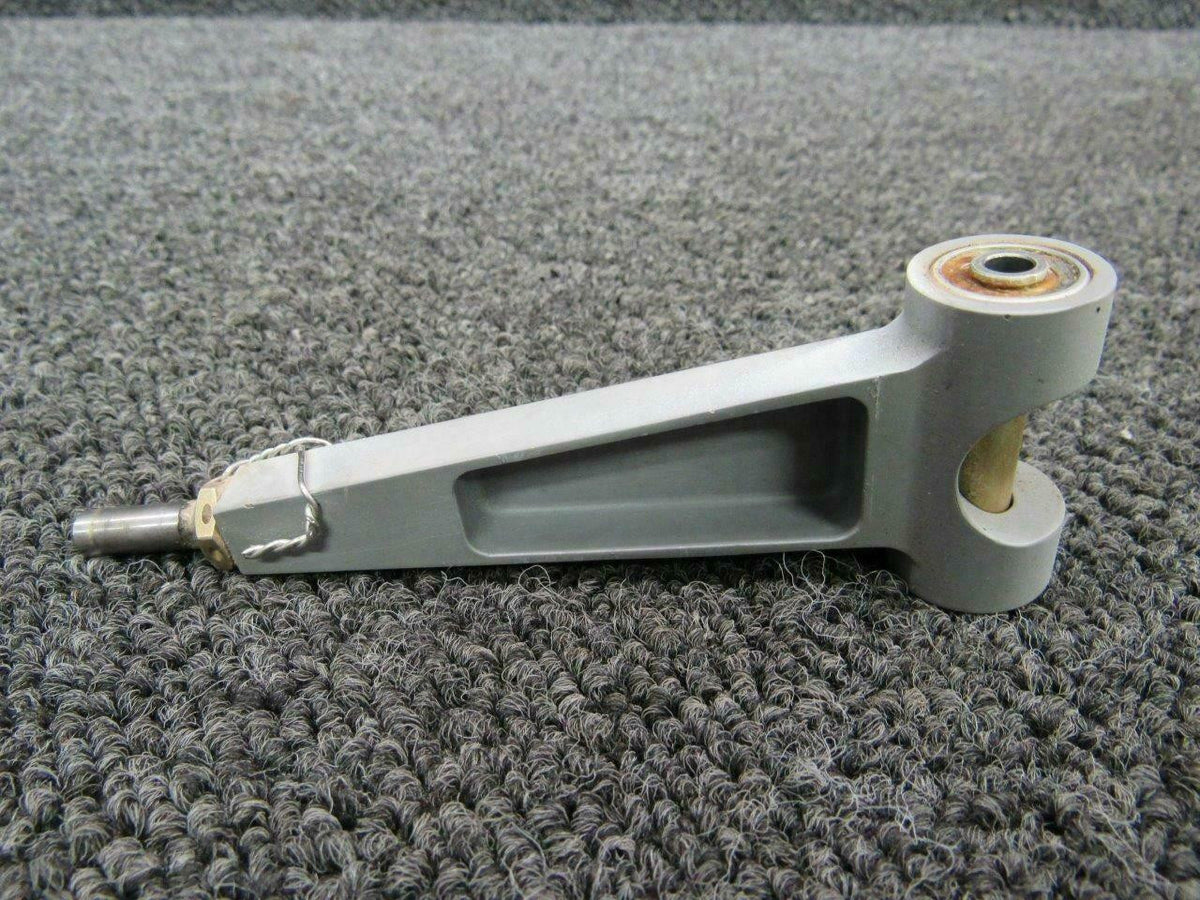 Cirrus 16790-001 Cirrus SR20 Aileron Actuation Arm Assy