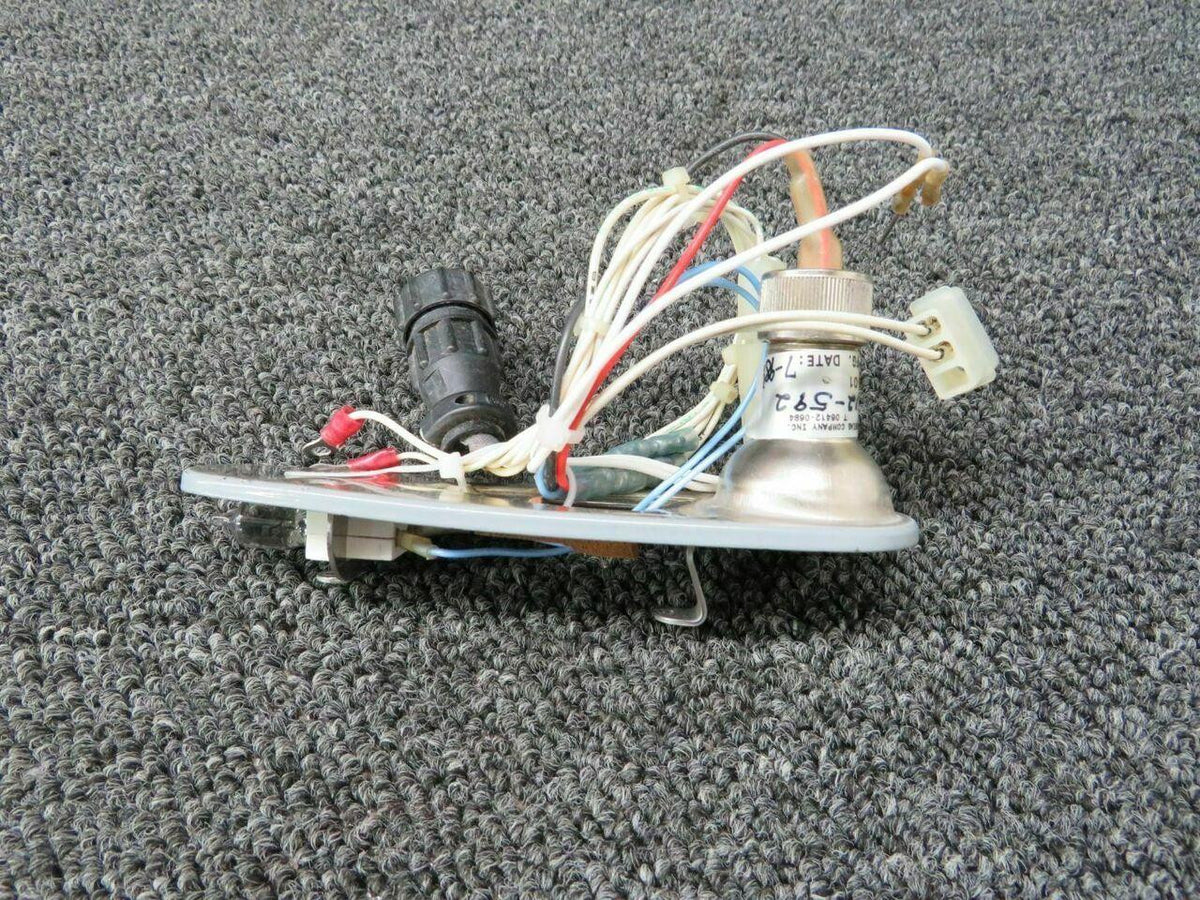 Whelen 01-0790071-01 M/N 90071 Piper Whelen Navigation Strobe Base Volts 28