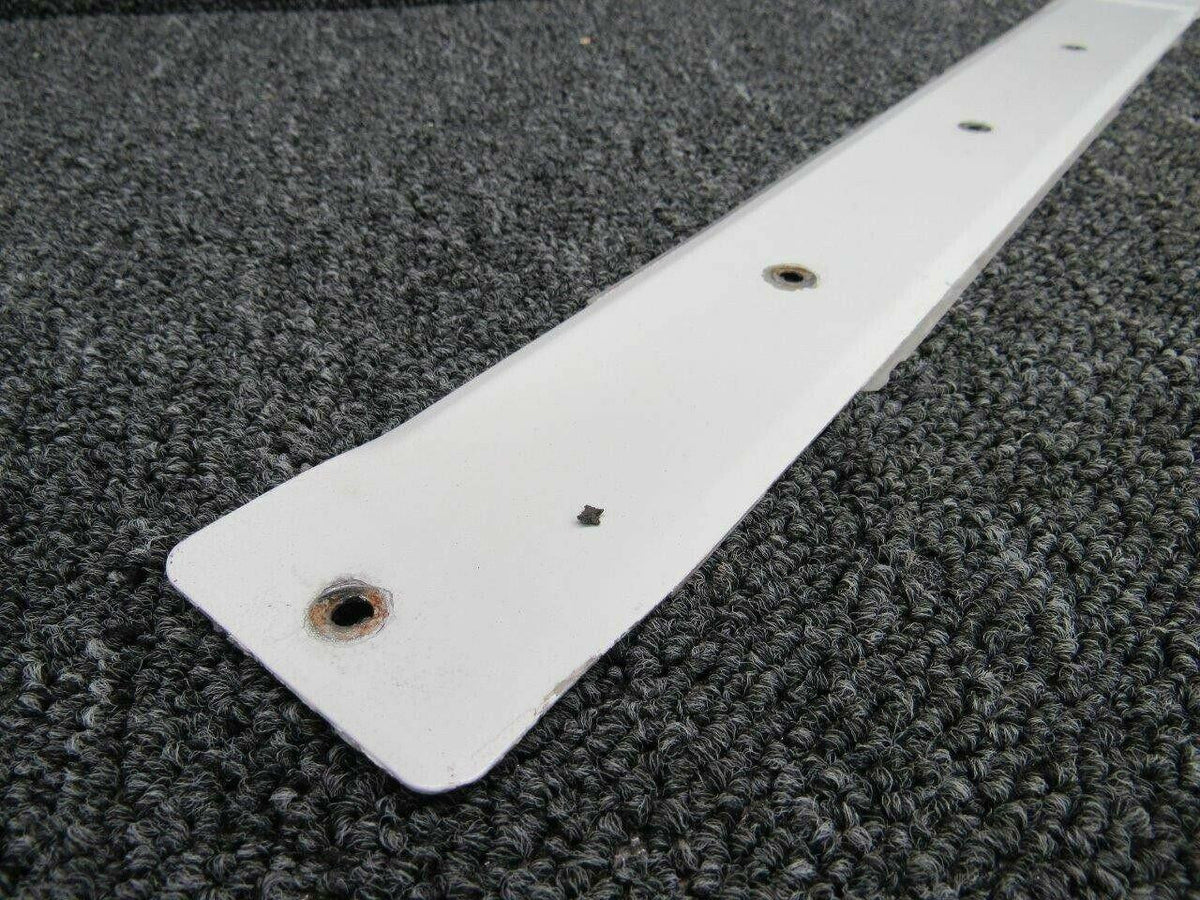 Cessna 0512032-4 WEU 0512032-5 Cessna 172M Retainer Aft Window