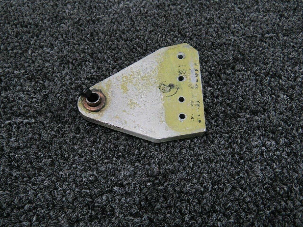 Rockwell 44313-2 Rockwell Commander 114 Elevator Center Hinge Assy RH