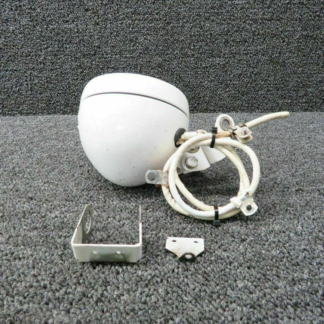Cessna 0842215-8 Cessna 320D Taxi Light Assy W/ Mount Volts 28