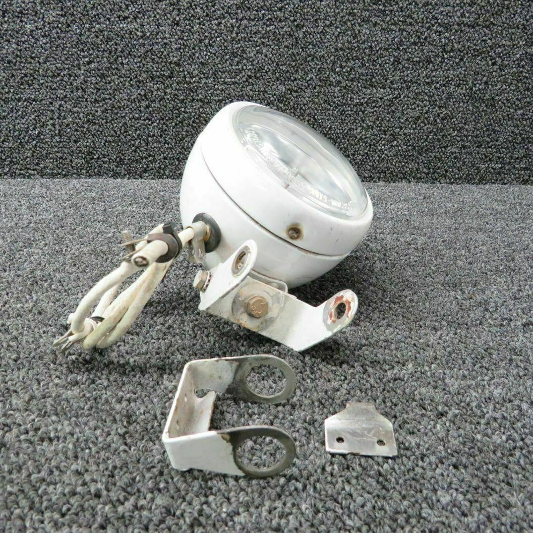 Cessna 0842215-8 Cessna 320D Taxi Light Assy W/ Mount Volts 28