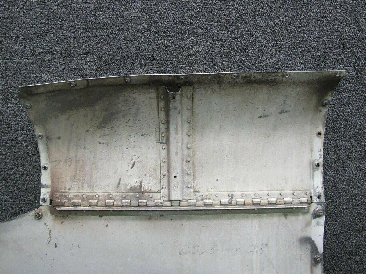 Cessna 5052020-204 / 5052020-208 Cessna 421B Door / Panel Engine Cowl Inbd RH
