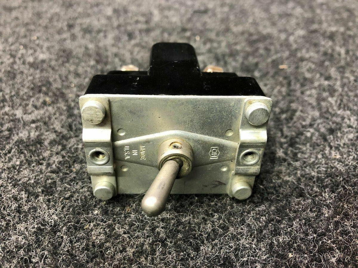 Piper MS25072-22 Alt 8784K6 Piper PA-31T Switch Assy Volts 28
