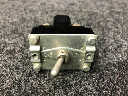 Piper MS25072-22 Alt 8784K6 Piper PA-31T Switch Assy Volts 28