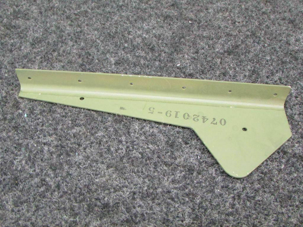Cessna 0742019-5 Cessna Bracket NEW OLD STOCK SA