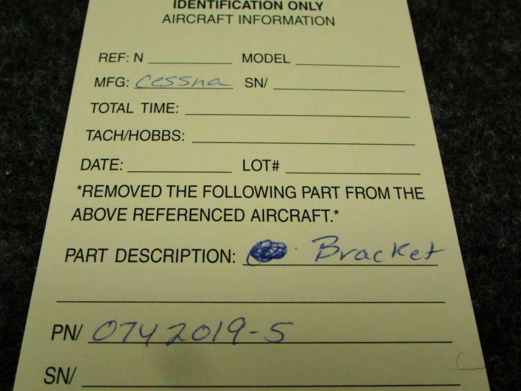 Cessna 0742019-5 Cessna Bracket NEW OLD STOCK SA