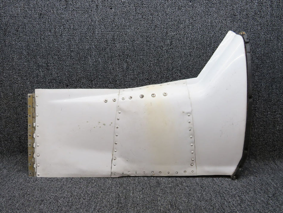 0826002-203 (Use: 0826002-209) Cessna 402 Main Gear Door RH (White)