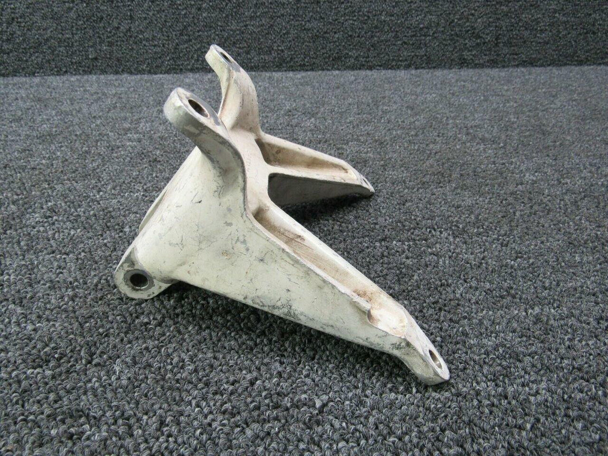 Cessna 2443001-1 Use 2443001-3 Cessna 172RG Actuator Attach Fitting