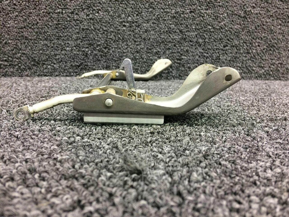 Beechcraft 002-430055-33 Beech A36 Latch Assy Openable Window RH