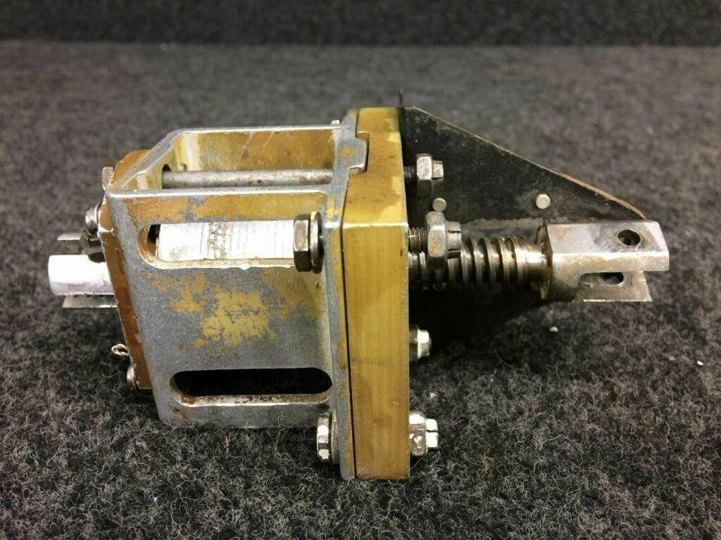 Piper 51288-007 Piper PA-31T Cheyenne Screw Assy Elevator Trim Tab RH