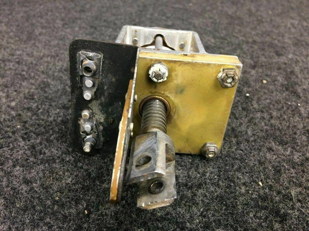Piper 51288-007 Piper PA-31T Cheyenne Screw Assy Elevator Trim Tab RH