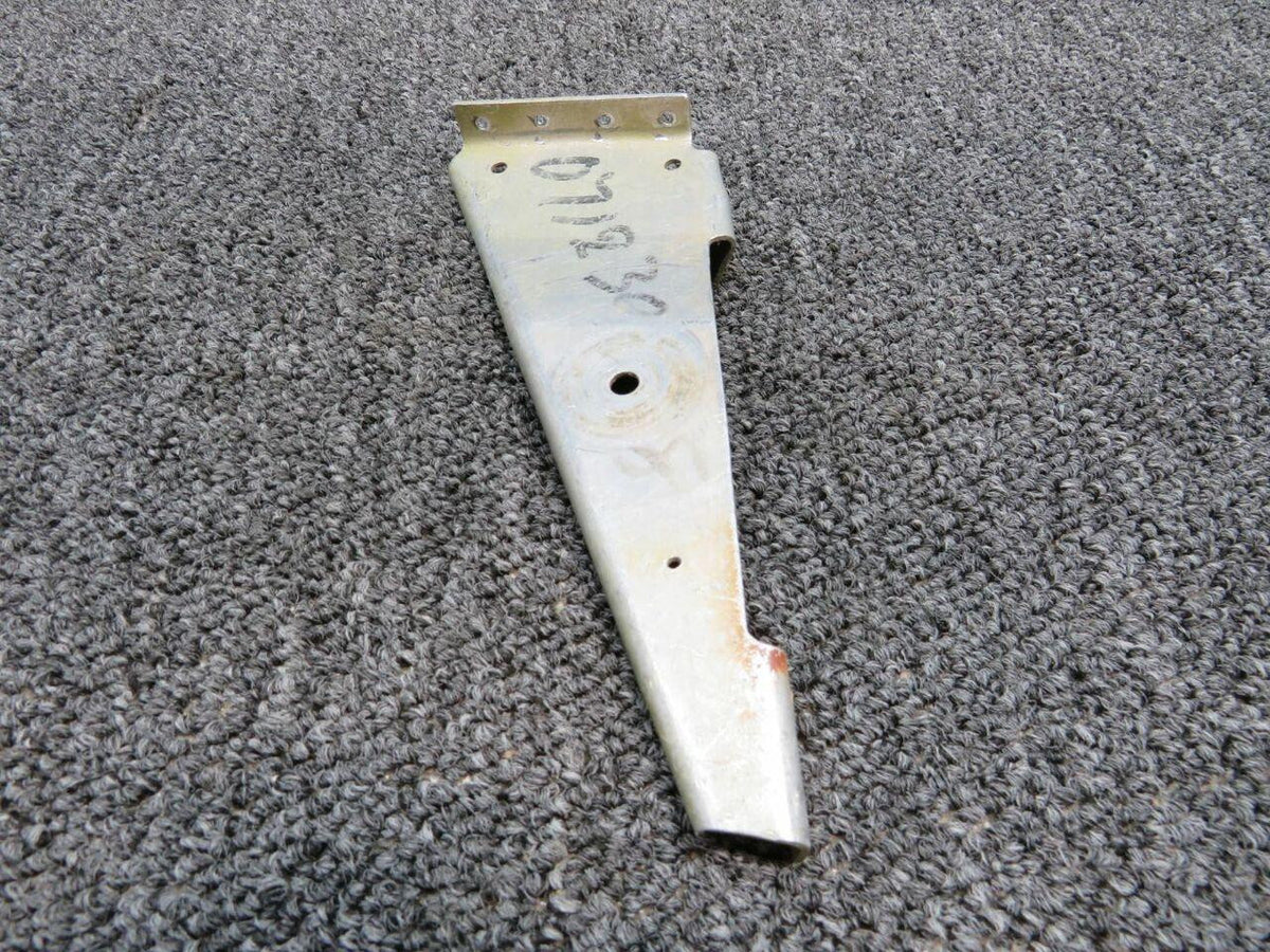 Cessna 0712309-8 Cessna 180H Tail Wheel Steering Bracket Outbd RH