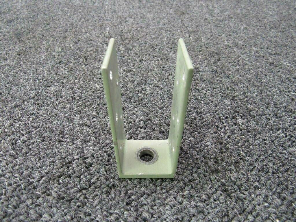 Cessna 1213008-5 Cessna 182T Bracket