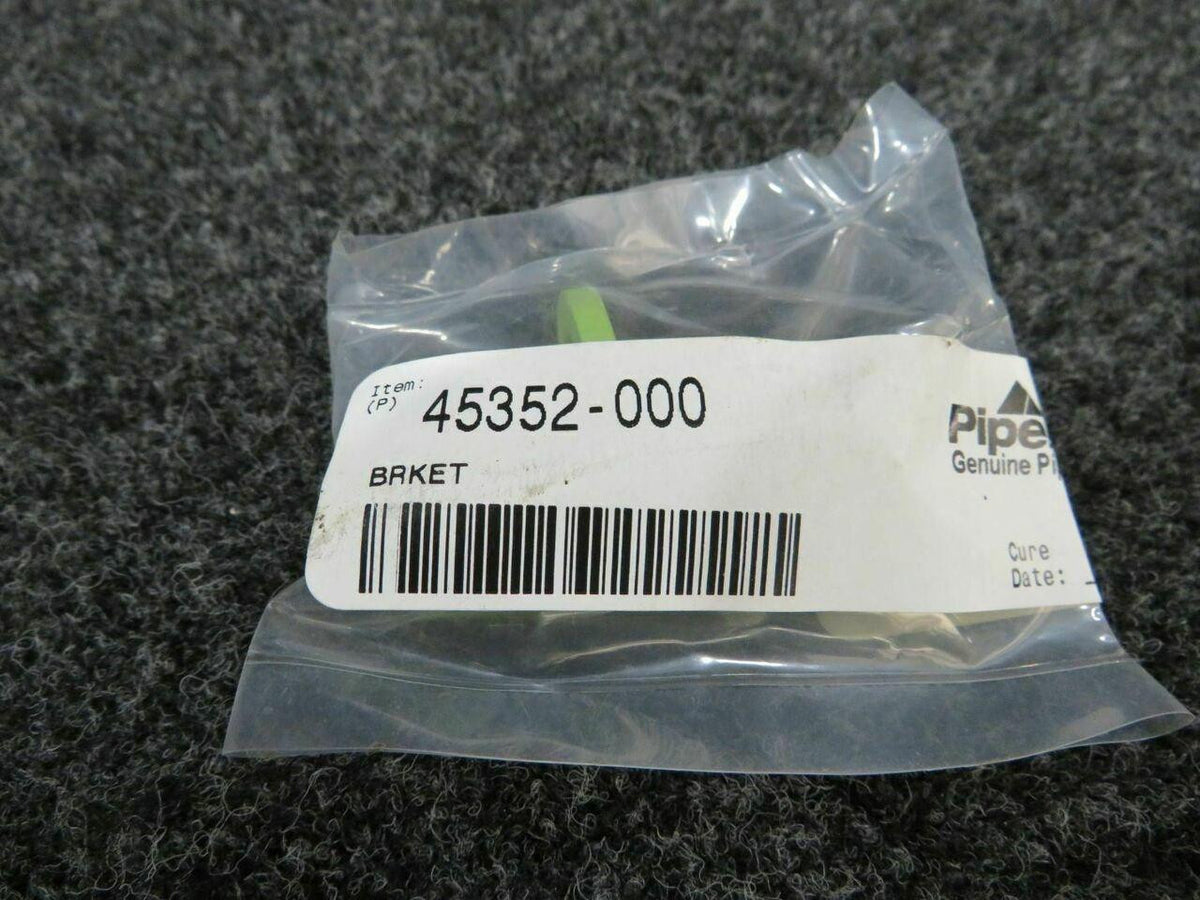 Piper 45352-000 Piper PA-31T Bracket Latch NEW OLD STOCK